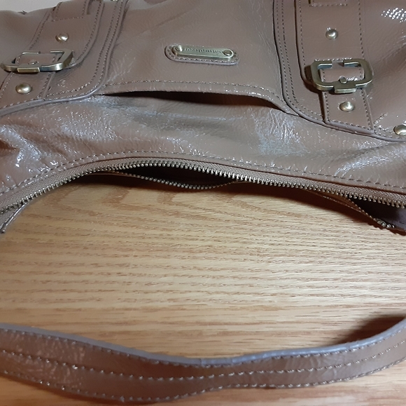 Naturalizer Shiny Faux Patent Leather Light Tan Taupe Handbag Purse - Picture 8 of 16